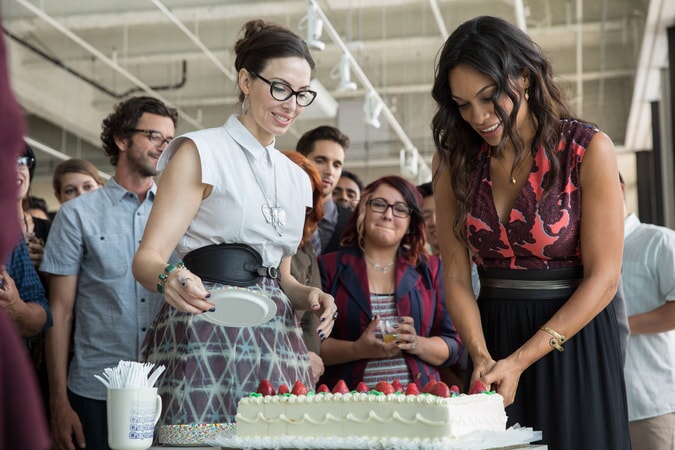 WHITNEY CUMMINGS as Ali and ROSARIO DAWSON as Julia Banks in Warner Bros. Pictures' dramatic thriller "UNFORGETTABLE," a Warner Bros. Pictures release.