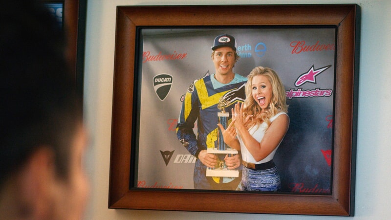 DAX SHEPARD as Jon and KRISTEN BELL as Karen in Warner Bros. Pictures' action comedy "CHIPS," a Warner Bros. Pictures release.