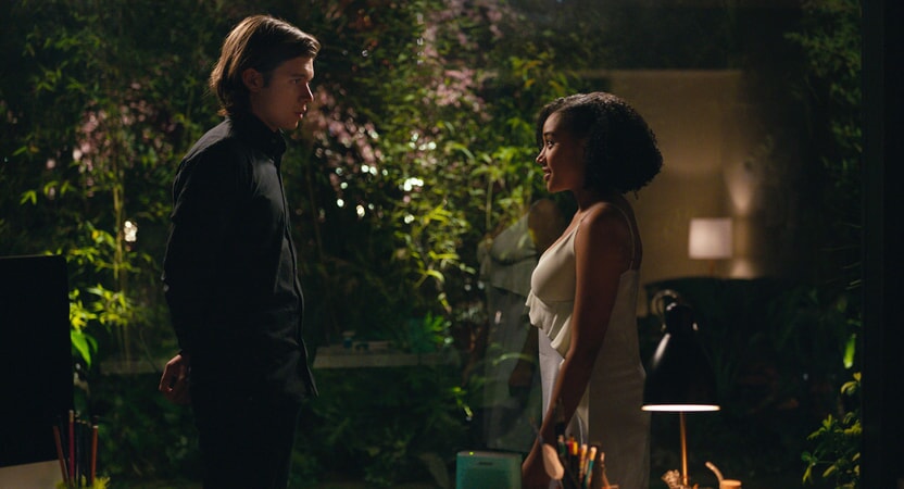 NICK ROBINSON as Olly and AMANDLA STENBERG as Maddy in the Warner Bros. Pictures and Metro-Goldwyn-Mayer Pictures romantic drama "EVERYTHING, EVERYTHING," a Warner bros. Pictures release.
