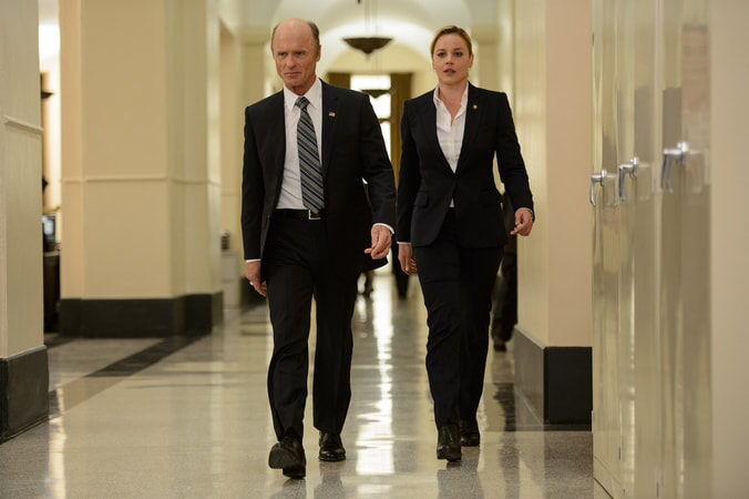 ED HARRIS as Leonard Dekkom and ABBIE CORNISH as Sarah Wilson in Warner Bros. Pictures' and Skydance's suspense thriller "GEOSTORM," a Warner Bros. Pictures release.